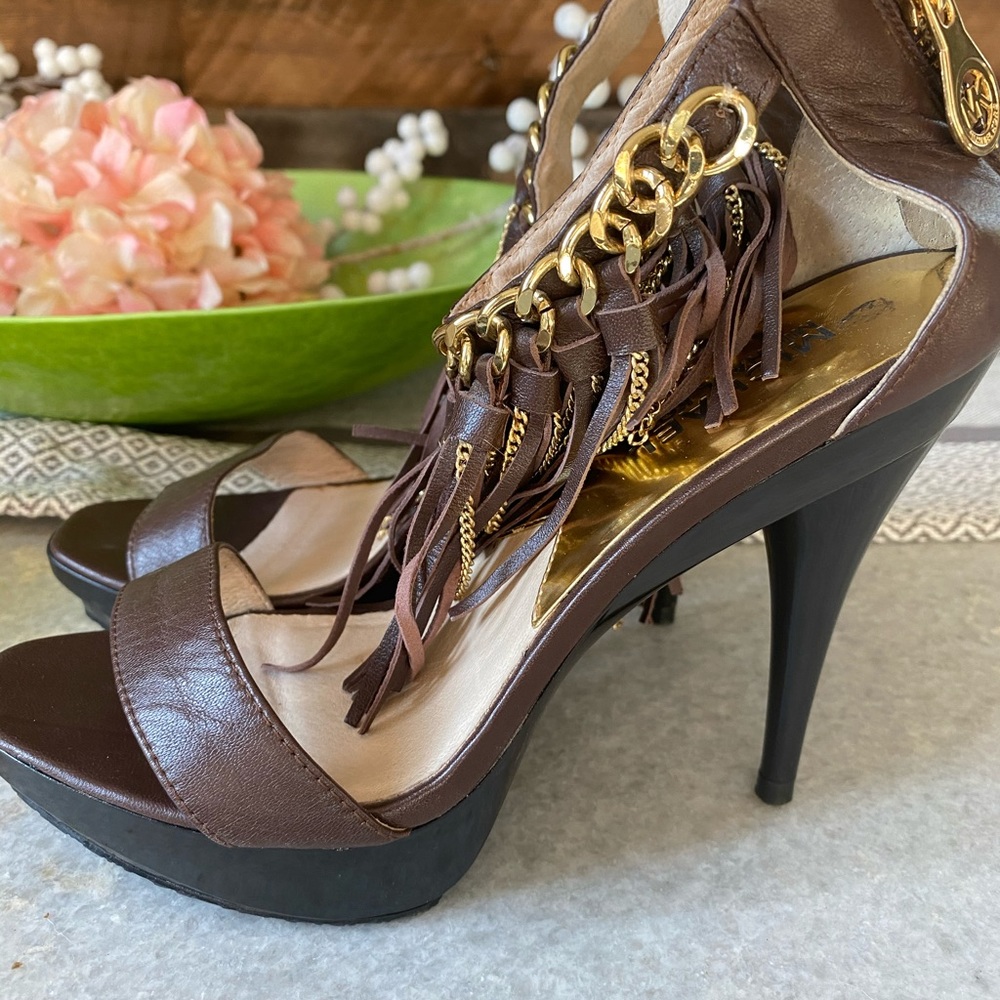 Brown Michael Kors, size 6, 3in heel, never worn!